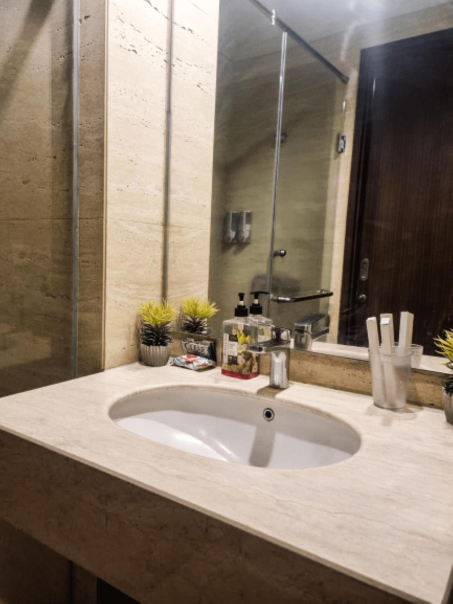 Apartemen Uttara The Icon ยอกยาการ์ตา ภายนอก รูปภาพ
