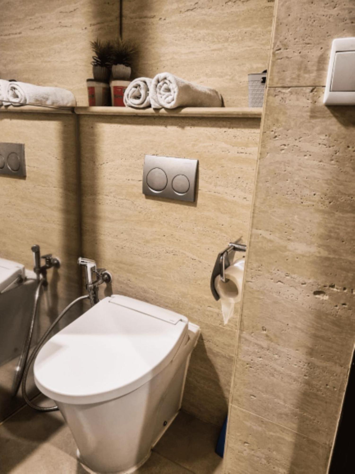 Apartemen Uttara The Icon ยอกยาการ์ตา ภายนอก รูปภาพ