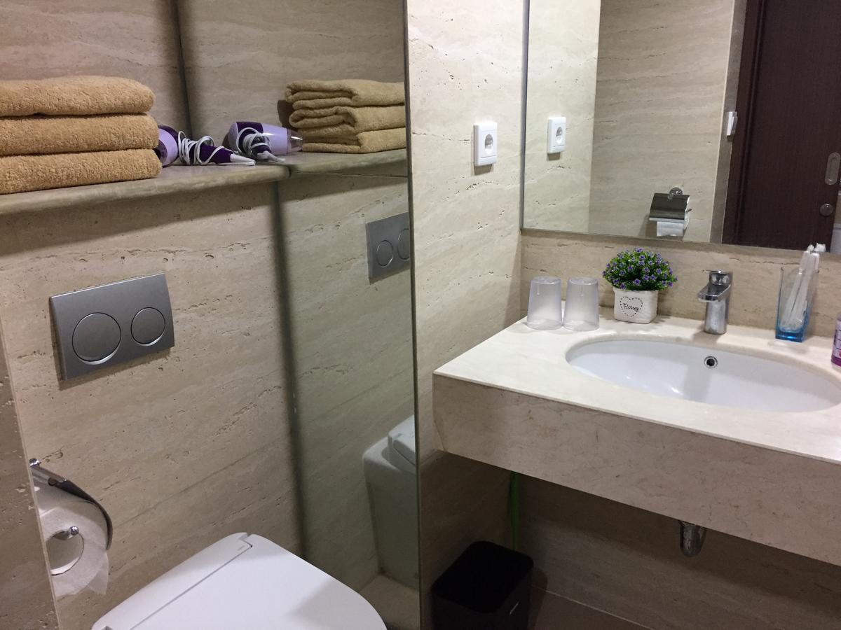 Apartemen Uttara The Icon ยอกยาการ์ตา ภายนอก รูปภาพ